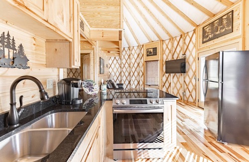 Pigeon Forge Cabin | Luxury Yurt Cozy & Fun 1br/1bth, experience it, Private Deck w Grill & HotTub