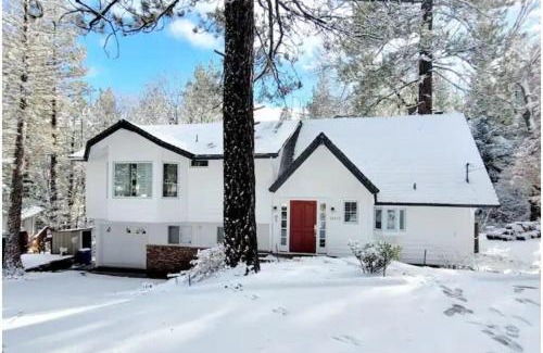 Lake Arrowhead House | LuxurySpaciousCottage/FencedYard/DetachedBonusRoom