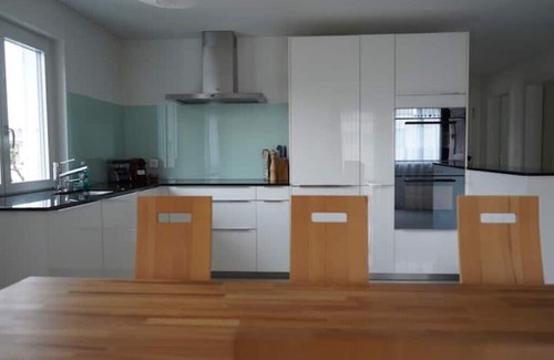 Kriens Apartment | Luxus 3.5 Zimmer-wohnung-balkon-whirlpool-parking