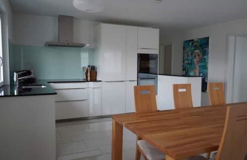 Kriens Apartment | Luxus 3.5 Zimmer-wohnung-balkon-whirlpool-parking