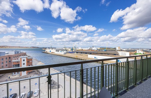 Wismar Apartment | Luxus-apartment mit Galerieschlafzimmer, Dachterrasse und Einmaligem Hafenblick!