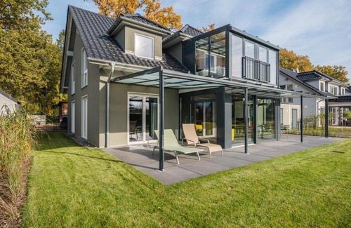 Krakow am See Villa | Luxus Ferienhaus für 8 Personen am See inkl. Boot