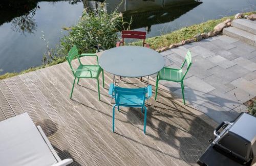 Krakow am See Villa | Luxus Ferienhaus für 8 Personen am See inkl. Boot