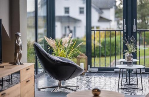 Krakow am See Apartment | Luxus FeWo 112m² direkt am Wasser inkl. Boot