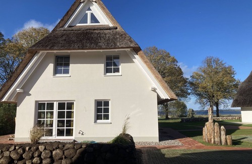 Am Salzhaff House | Luxusurlaub Unter Reet am Salzhaff. Surfen, Radfahren, Wandern - mit Hund!