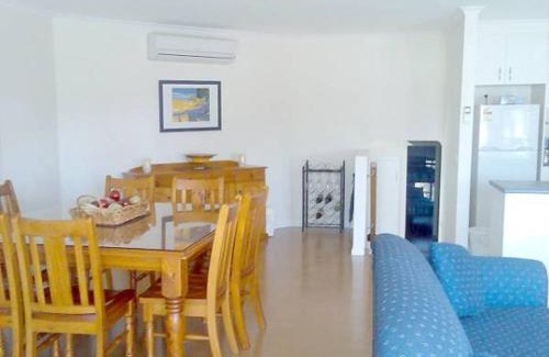 Ventnor House | Lyall Street Retreat
