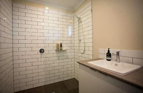 Point Lonsdale Apartment | LYTTON in the heart of old Lonnie