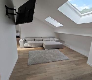 Hutschenhausen Apartment | Möbilierte Dachgeschosswohnung