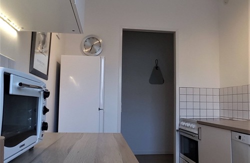 Brabrand Condo | M H Homes Apartments with a fully equipped kitchen.