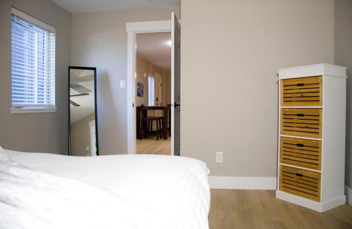 North Cowichan Apartment | M&M's Maple Bay Mountain Guesthouse