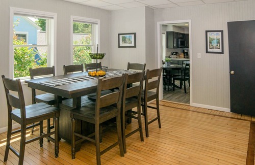 Frankfort House | M22 Rentals Premier Home - 3 blocks to Lake Michigan!nn2025 Calendar is OPEN!