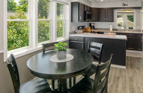 Frankfort House | M22 Rentals Premier Home - 3 blocks to Lake Michigan!nn2025 Calendar is OPEN!