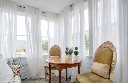 Port Ewen House | Ma Petite · Perfectly Petite Hudson Valley Cottage