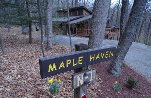 Berkeley Springs House | Ma-ple Haven -Wifi, Fireplace, Deck, Fire Pit, Family Friendly, Game Room, Pool Access
