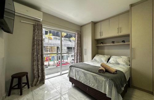 Pioneiros Apartment | MA01- Kitnet com Ar | Vista Big Wheel | Garagem