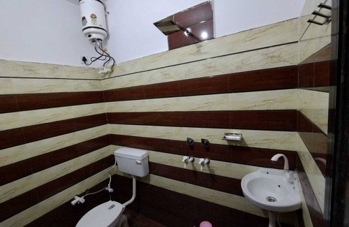 Ayodhya House | Maa Janki Homestay-Walking Distance From Ram Mandir & Saryu River.