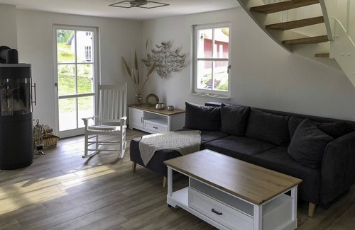 Stove House | Machen Sie Urlaub am Salzhaff in Einem Reetgedeckten Haus mit Mühlenblick!