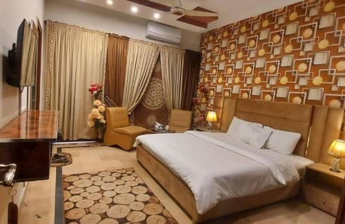 Islamabad Cabin | Madcrew Lodge