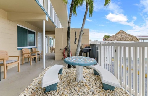 Madeira Beach Condo | Madeira Beach Cozy 1-Bedroom Second-Floor Condo at Tropic Breeze #17