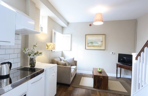 Charlton Apartment | Madgwick at Woodstock Suites