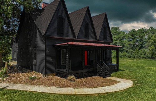 Danielsville House | Madison Manor. Stay if you dare!