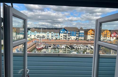 Exmouth Apartment | Madison Wharf - Waterside - Balcony
