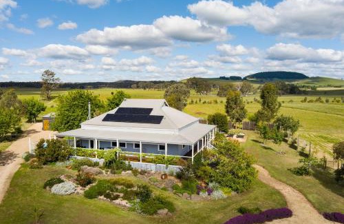 Franklinford House | Mafic House- beautiful views, hot tub and pool
