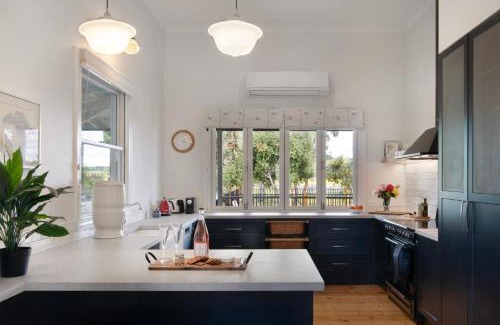 Franklinford House | Mafic House- beautiful views, hot tub and pool