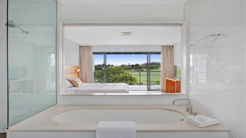 Magenta Shores House | Magenta805