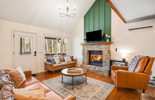 Maggie Valley House | Maggie Valley Mountain Escape with Fire Pit and Deck