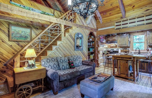 Sugar Grove Cabin | Magic Cabin: Private Petting Zoo, Firepit & Hot Tub