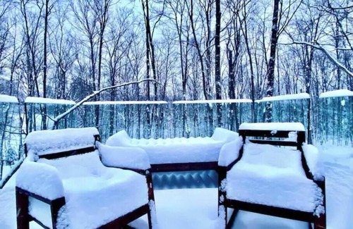 Wentworth Ski Chalet | Magic Mountain Getaway, wet sauna and semi professional music studio