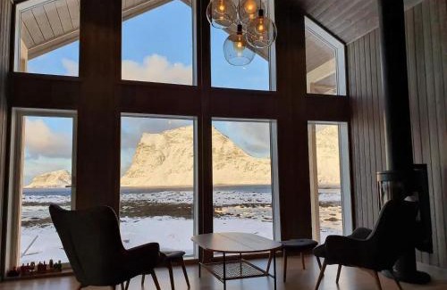 Vestvagøy House | Magic views and walking distance to best beaches