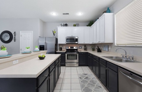 Legacy Park Villa | Magical Family Villa: 8-Bdrm, 5 Themed, Pool, Spa, Game Room, Arcade, Movie