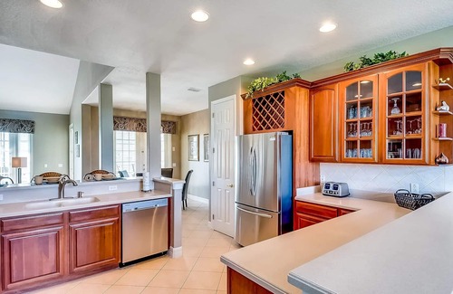West Kissimmee House | Magical Lakeview (4 Master Suites) Pool Hot Tub BBQ Home Theater 2 Miles Disney