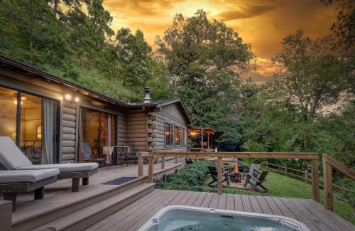 Mineral Bluff House | Magical Mountain Riverfront Retreat near Blue Ridge Georgia with Unforgettable Views!