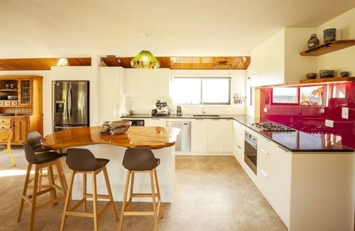 Hapuku House | Magical Oceanfront Spot