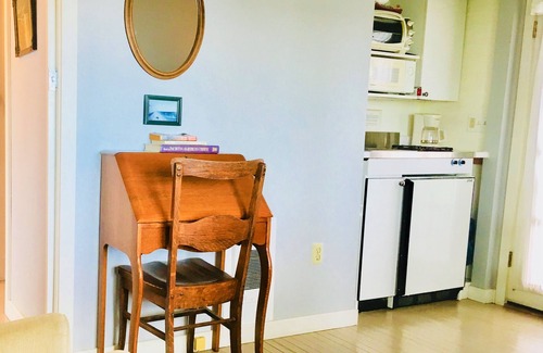 Lacey Cottage | Magical Puget Sound Beachfront Cottage -Panoramic View +Kayaks, Hiking, Birds!