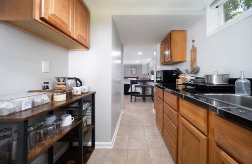 Huntington Apartment | Magical Space by Metro/Alexandria/Harbor & Parking