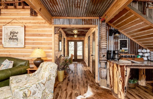 Dennis Cabin | Magical Treehouse on the Brazos River with spiral slide off the deck! 350 acres! Tubing!