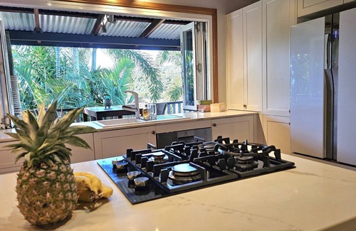 Horseshoe Bay House | Magnetic Mango Escape