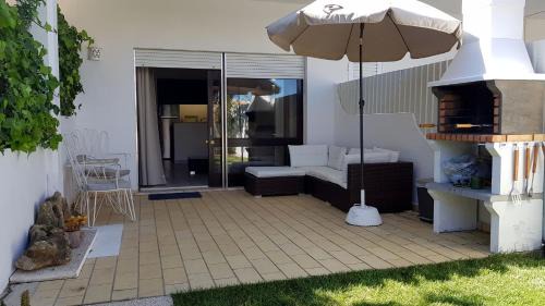 Sesmarias Apartment | Magnific Studio with a cozy garden, 5 minutes to the beach