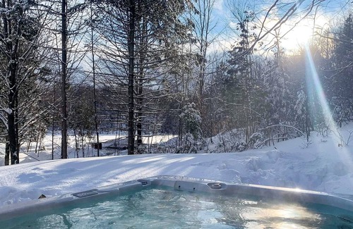 Sainte-Ann-des-Lacs Ski Chalet | Magnificent New Cottage for Rent - Near St-Sauveur
