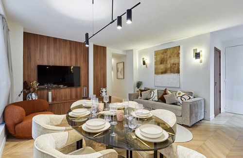 Quartier de la Porte-Saint-Denis Apartment | Magnificent 2 bedrooms apartment Center of Paris