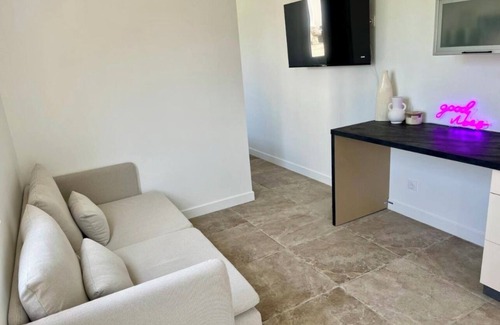Livry-Gargan Apartment | Magnificent apartment with jacuzzi and private terrace just a few metres from the canal