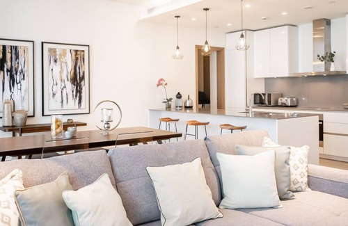 Al Wasl Apartment | Magnificent Apt with Panoramic Views All Around