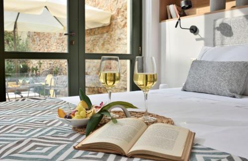 Thissio Villa | Magnificent Athens Villa 1 Bedroom Villa Aizen Garden View Ground Floor Platia Agion Asomaton