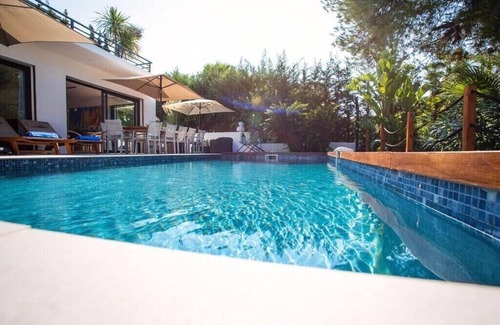 Antibes Villa | Magnificent Californian Villa 6 bedrooms 5 mn walk beach,restaurant,shopping