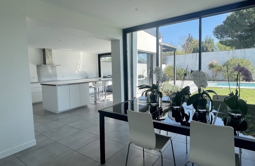 Merignac Villa | Magnificent contemporary architect-designed villa