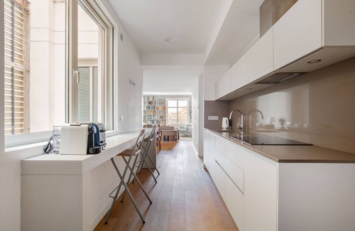 El Born Apartment | Magnificent El Born 2BR, Great Views, by Blueground